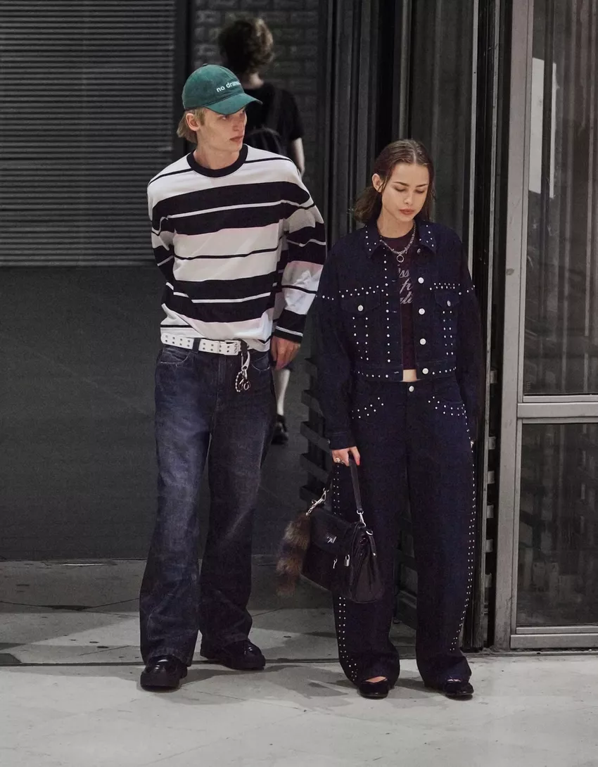 Baggy barrel jeans with studs