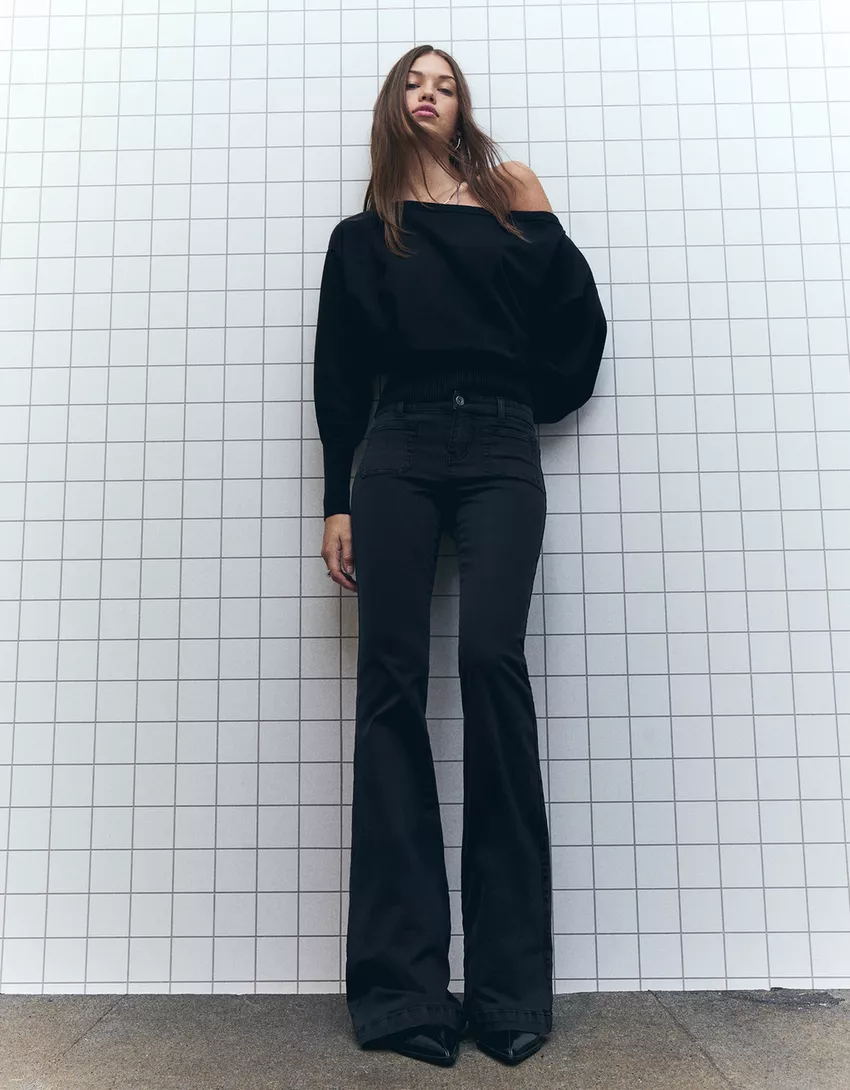 Flared pants with pocket flaps