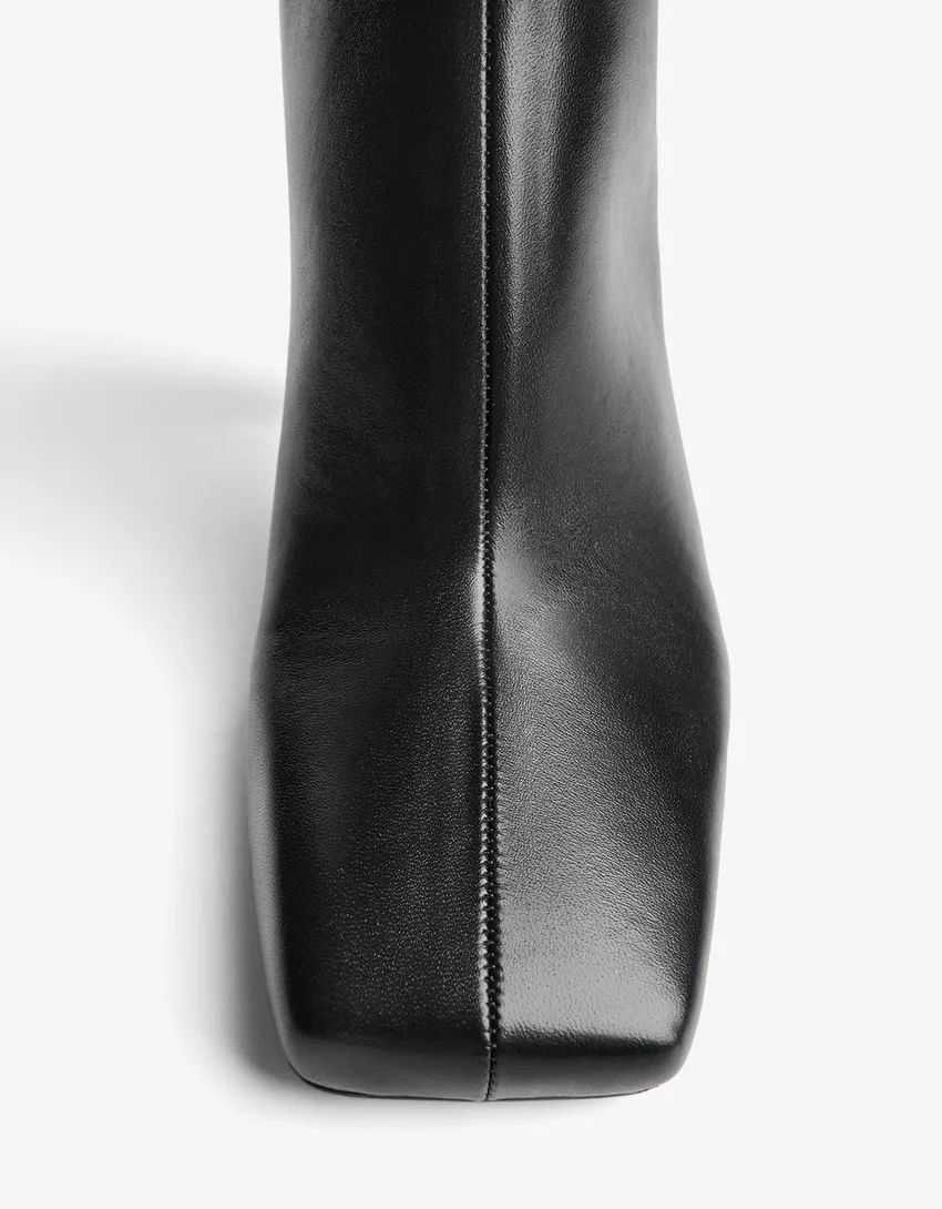 Kitten-heel ankle boots with square toe