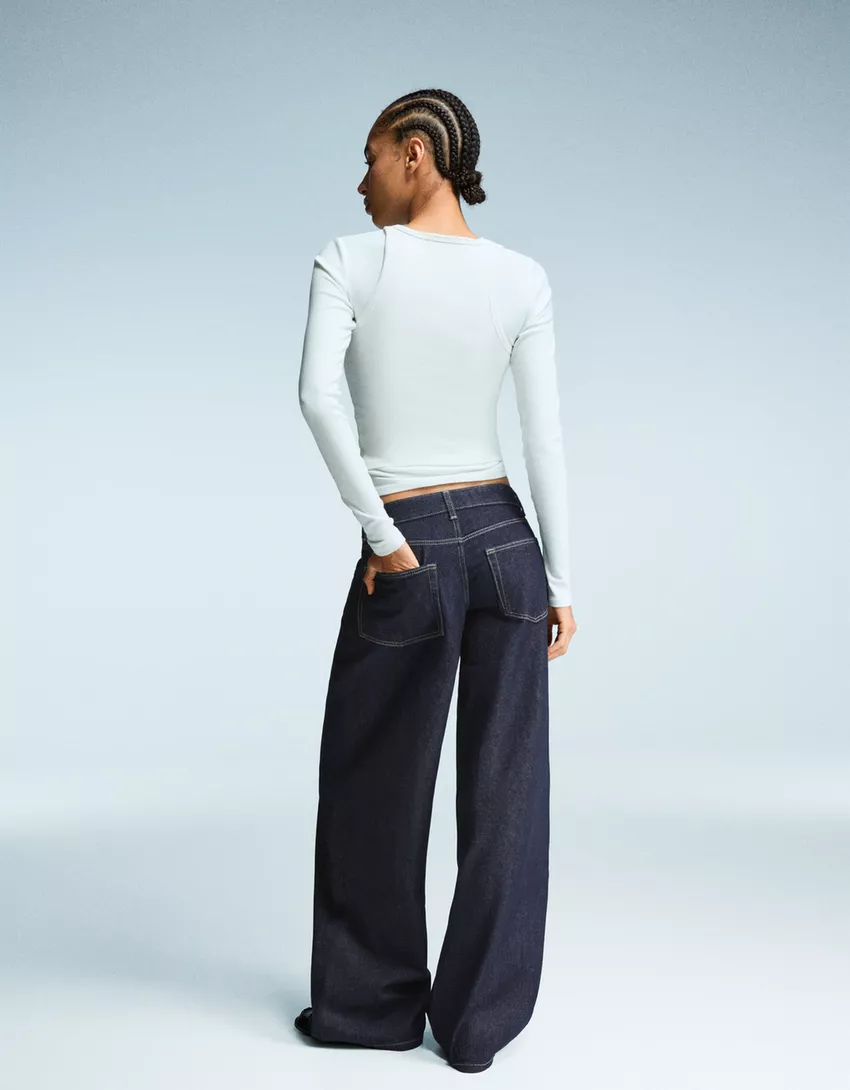 Low-rise wide-leg jeans