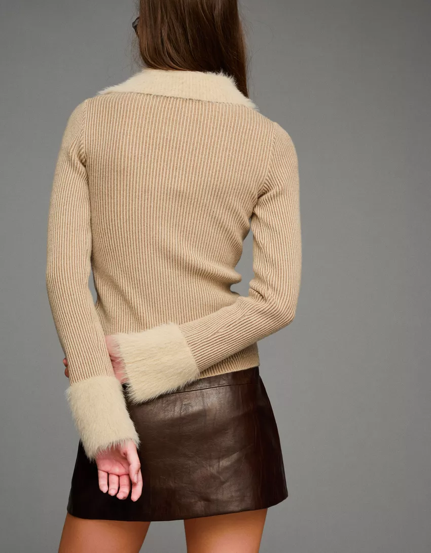 Zip-up cardigan with faux fur collar