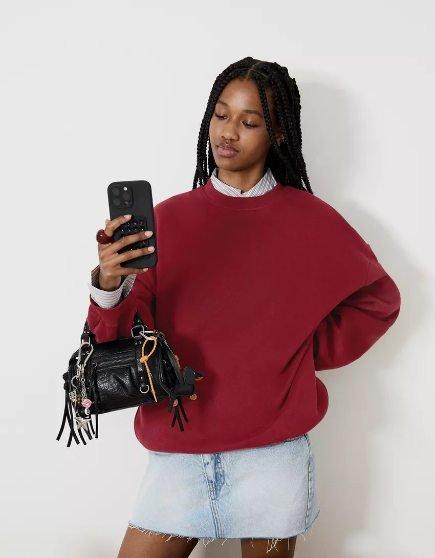 Oversize sweatshirt with pockets