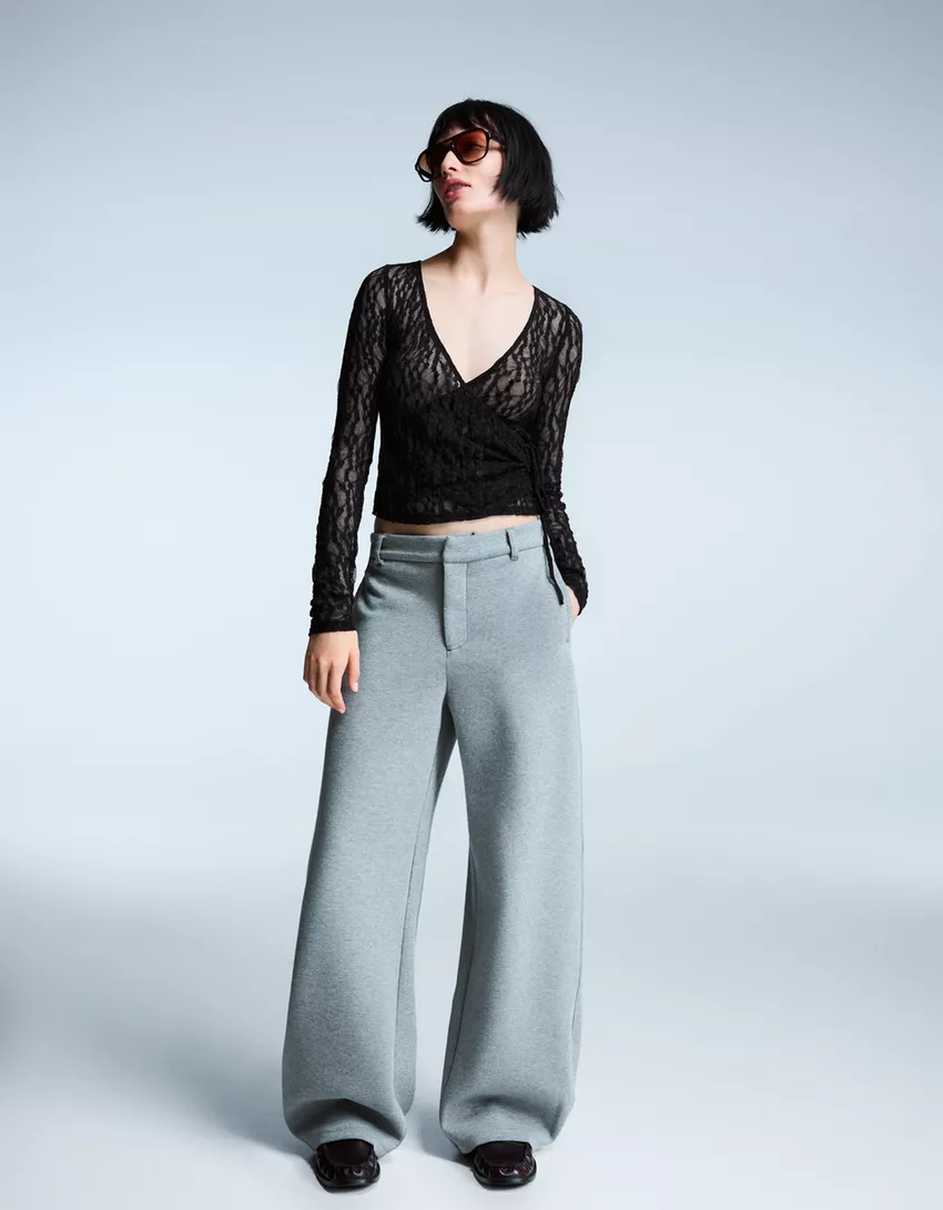 Long sleeve knotted blonde lace T-shirt