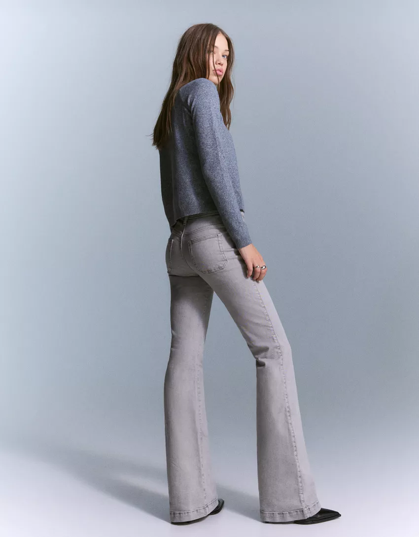 Flared pants with pocket flaps