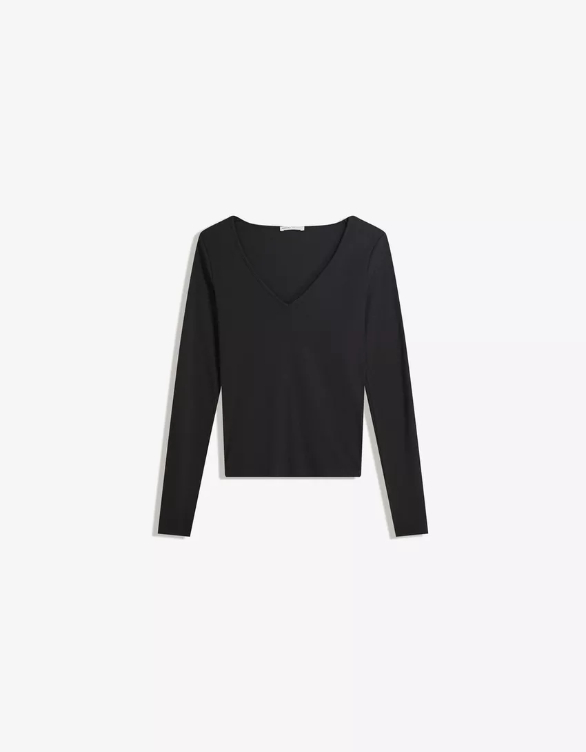 Long sleeve V-neck T-shirt