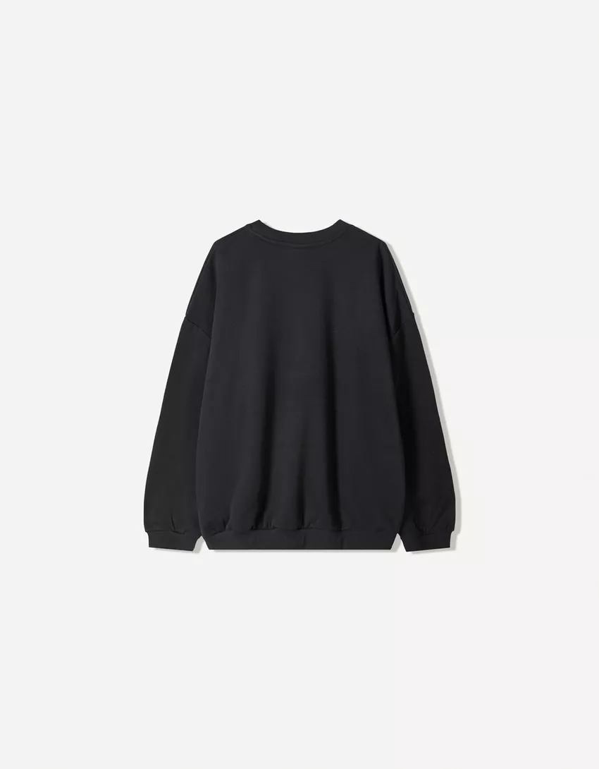 Oversize sweatshirt with pockets
