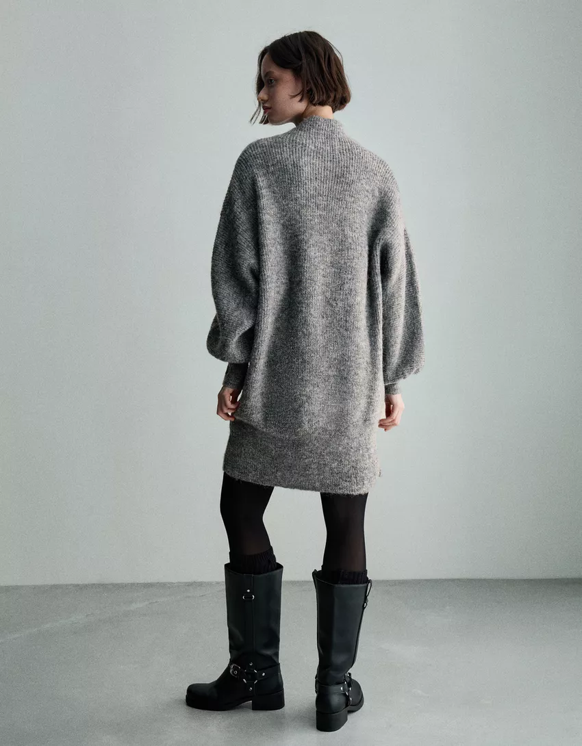 Midi dress with voluminous sleeves