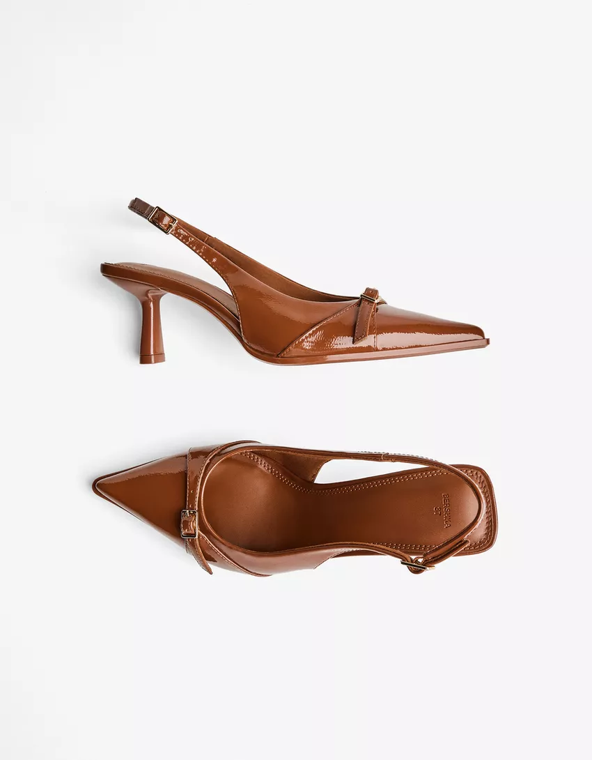 Kitten-heel shoes with buckled straps