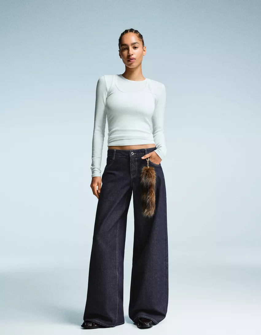 Low-rise wide-leg jeans