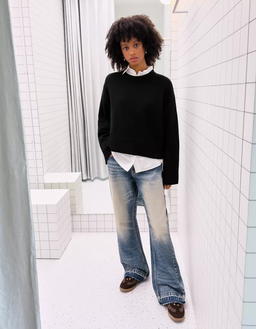 Oversized sweater with ribbed hem