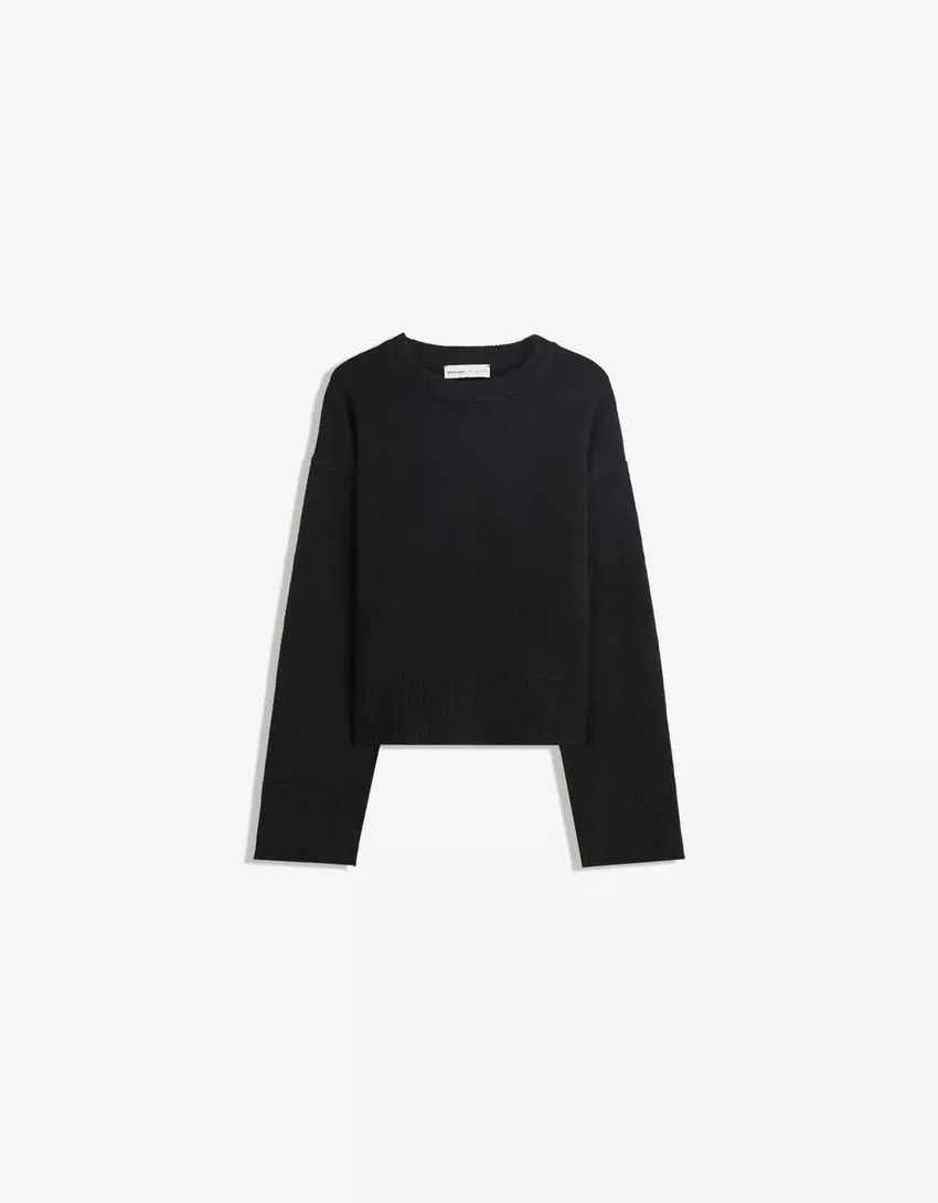 Oversized sweater with ribbed hem