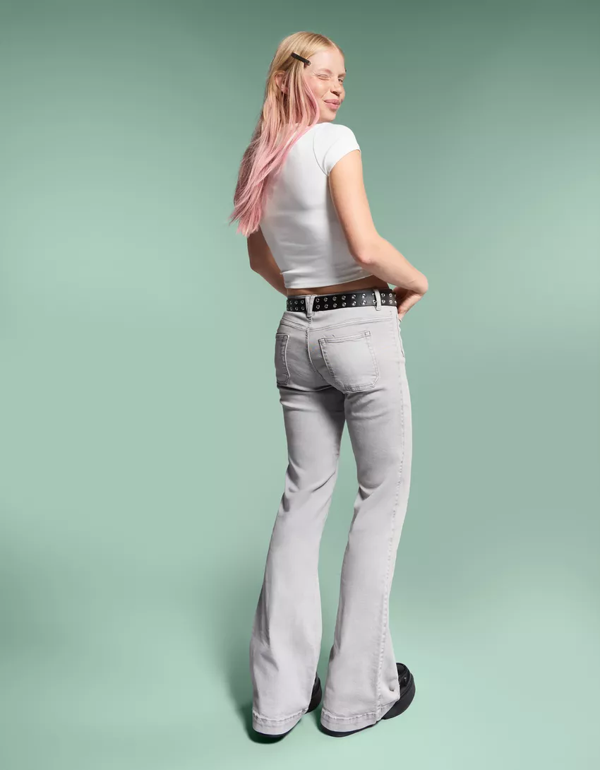 Flared pants with pocket flaps