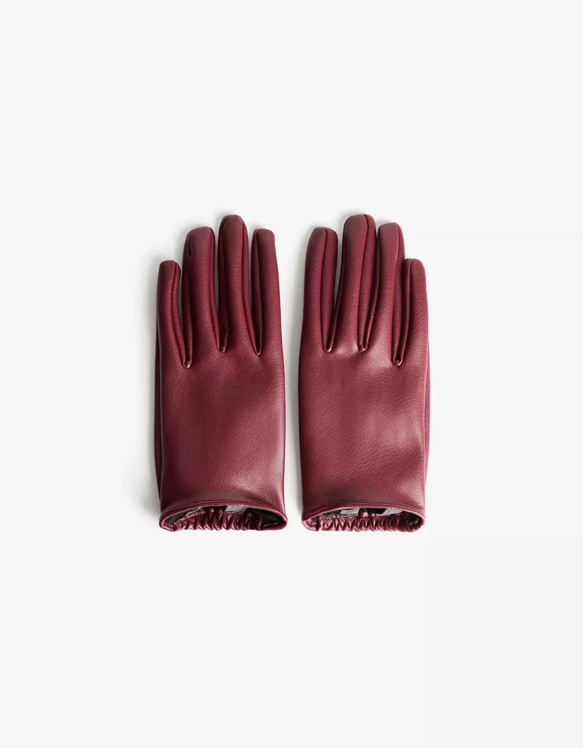 Leather effect gloves