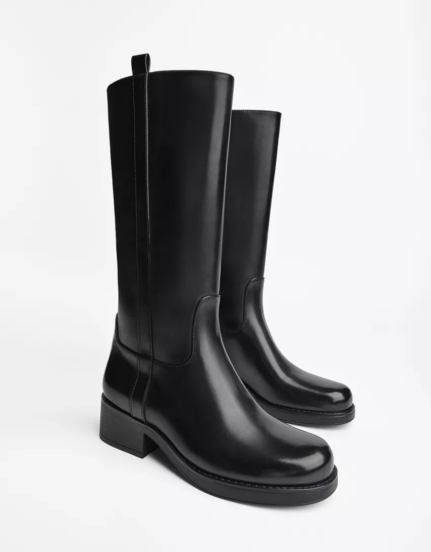 Flat knee-high boots