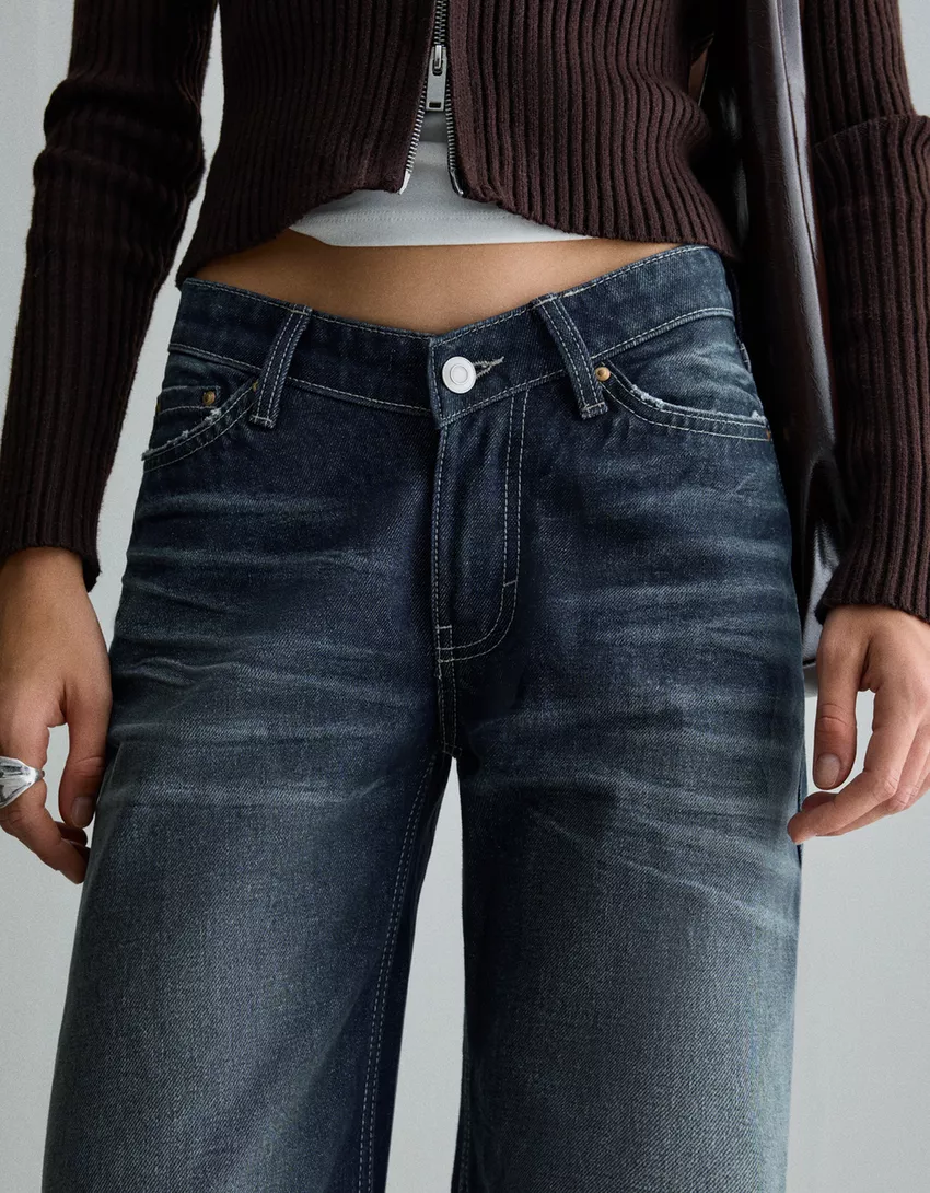 Low-rise slouchy jeans