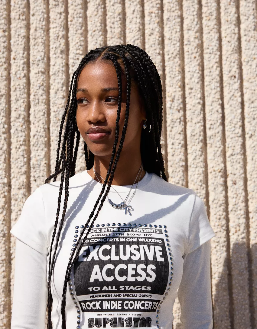 Short sleeve T-shirt with studs and print