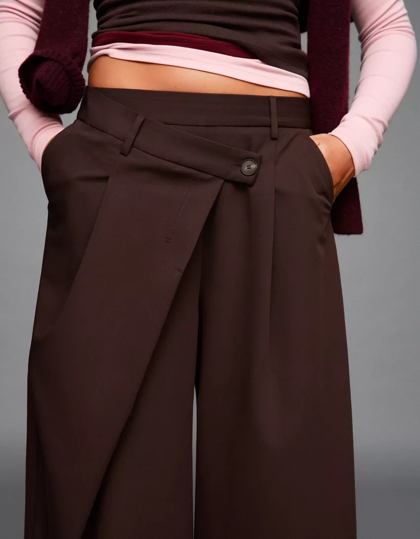 Tailored pants with crossover waistband