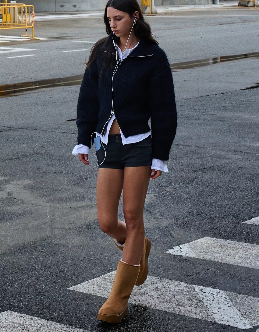 Platform boots with faux fur lining