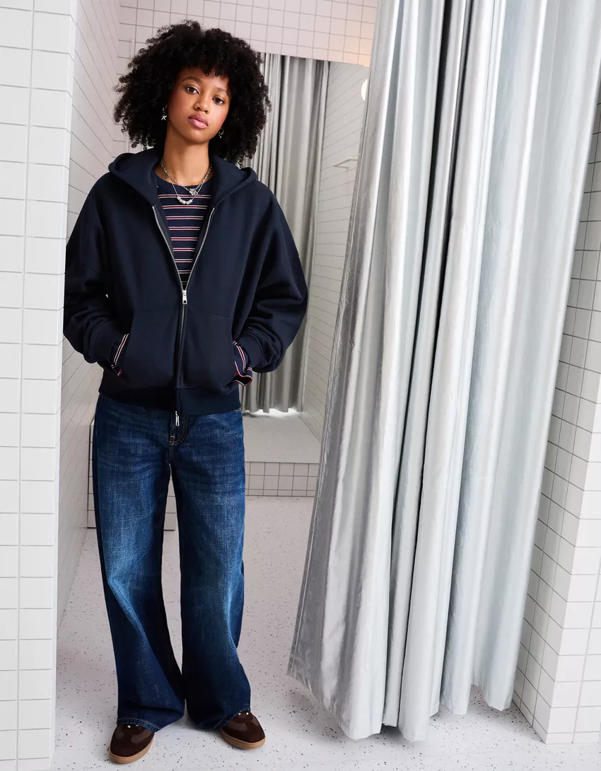 Oversize hooded sweatshirt with zipper