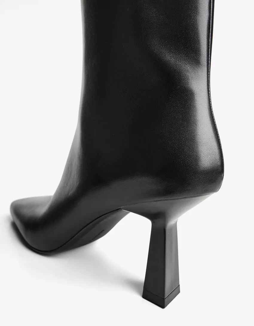 Kitten-heel ankle boots with square toe