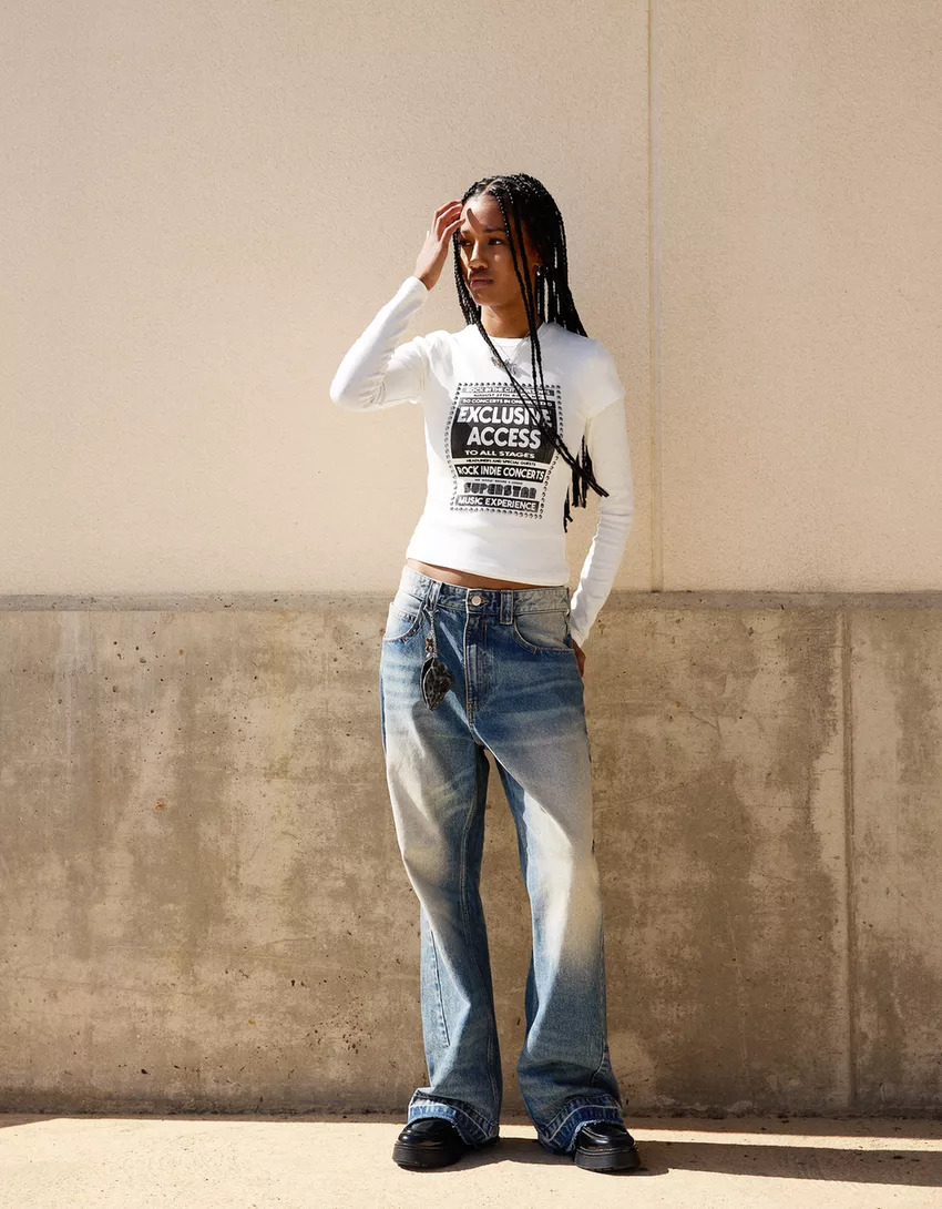 Short sleeve T-shirt with studs and print