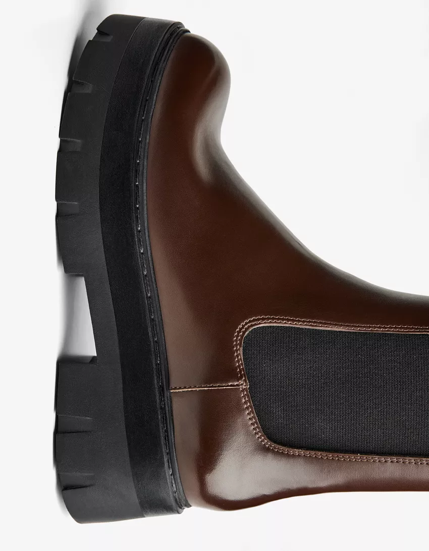 Ankle boots with elastic detail