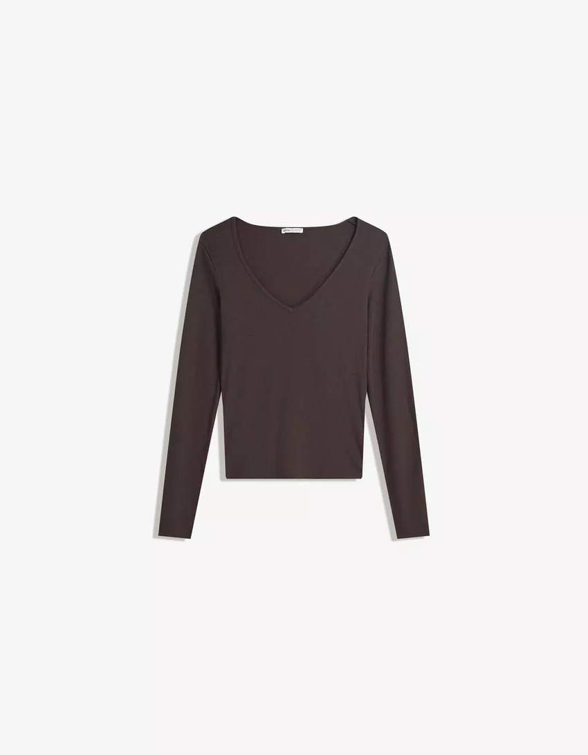 Long sleeve V-neck T-shirt