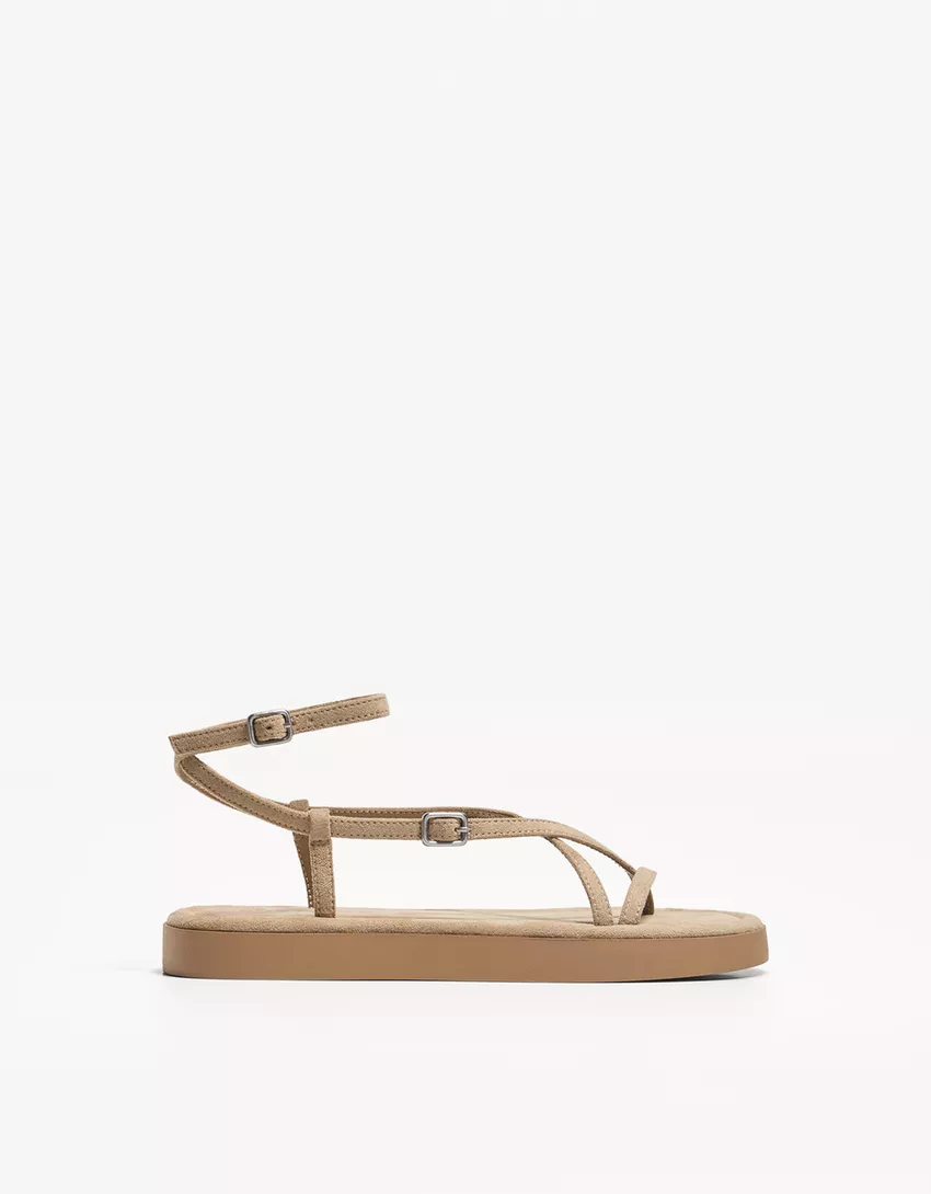 Flat sandals with straps