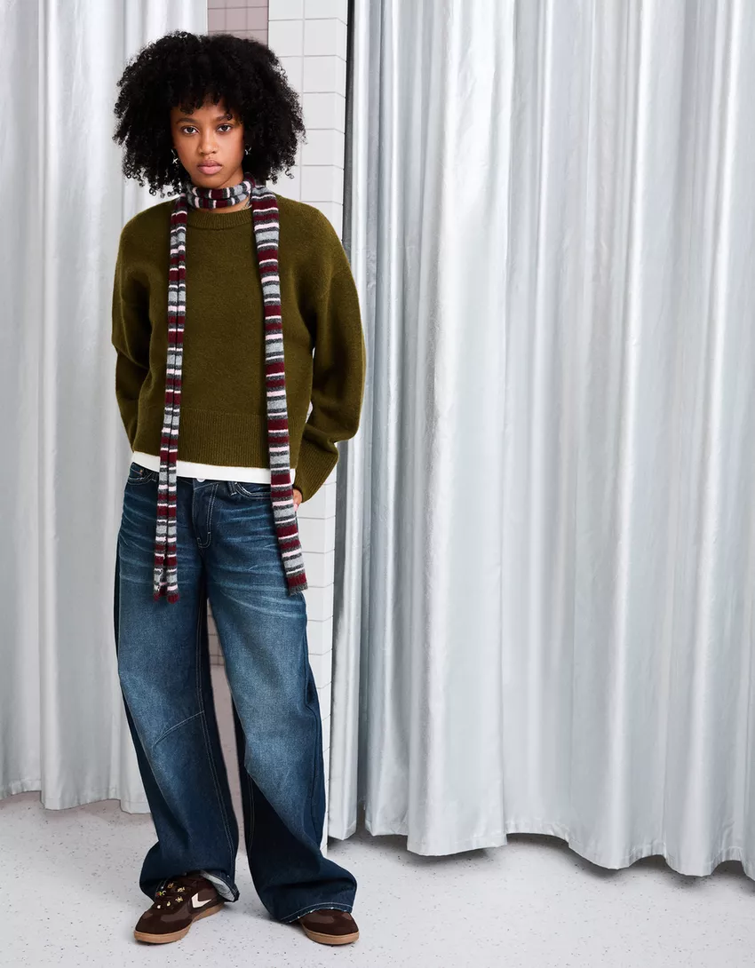 Oversized sweater with ribbed hem