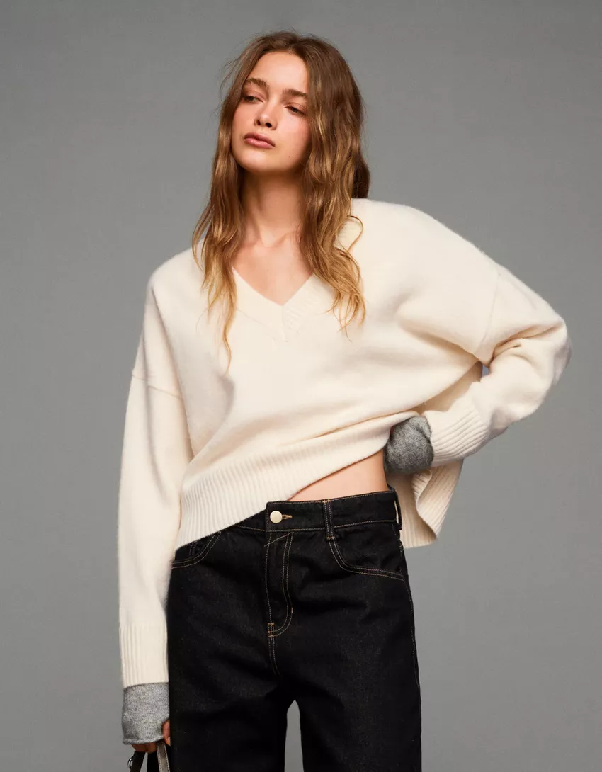 V-neck cropped sweater