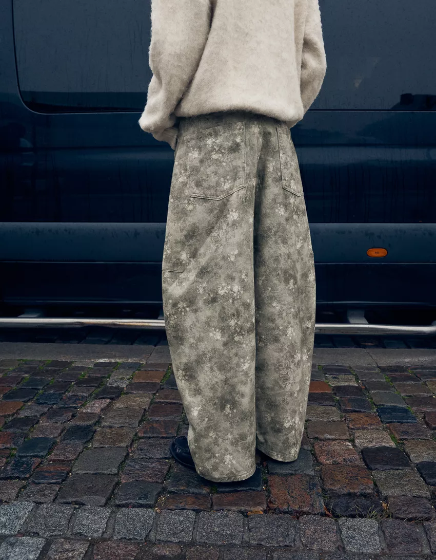 Barrel print trousers