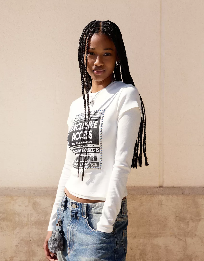 Short sleeve T-shirt with studs and print