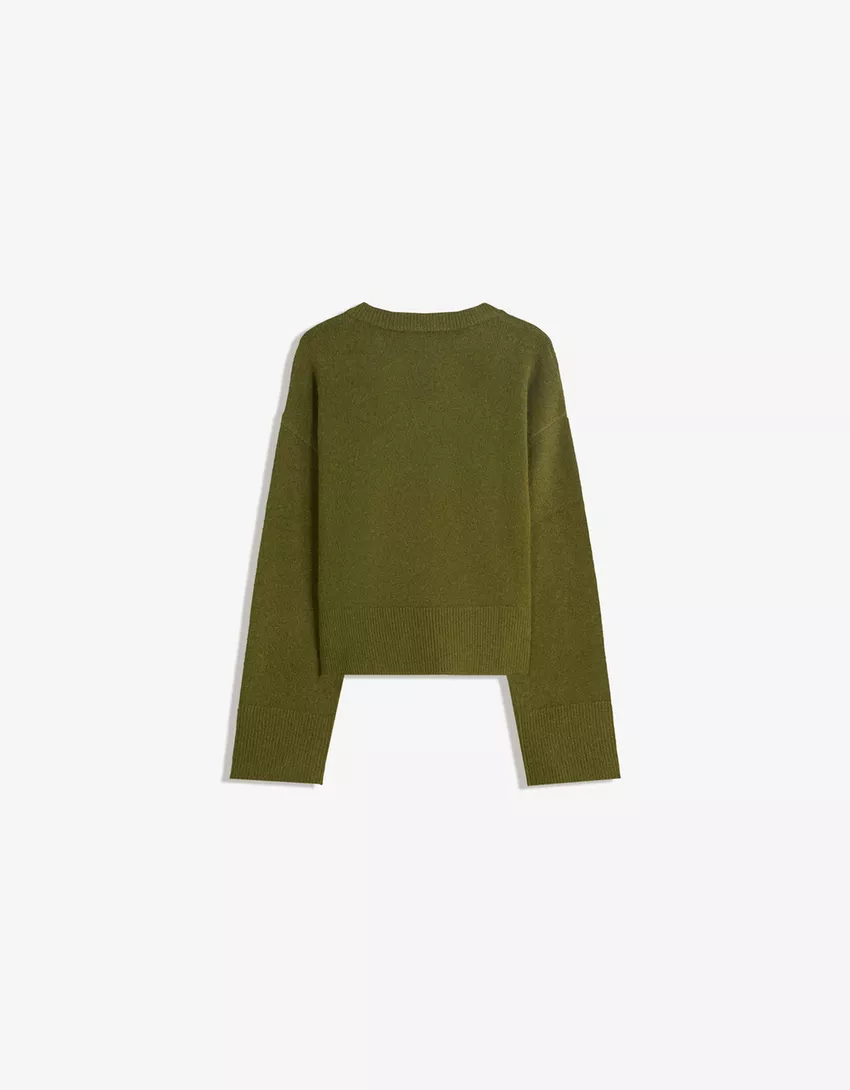 Oversized sweater with ribbed hem