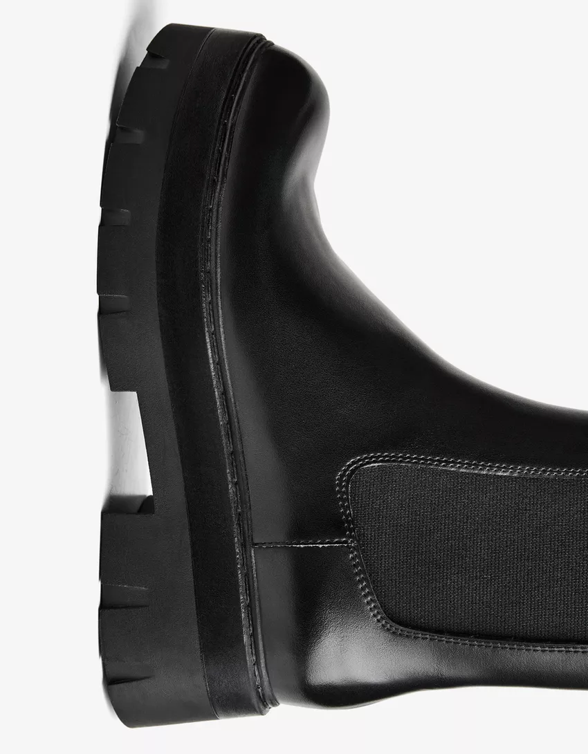 Ankle boots with elastic detail