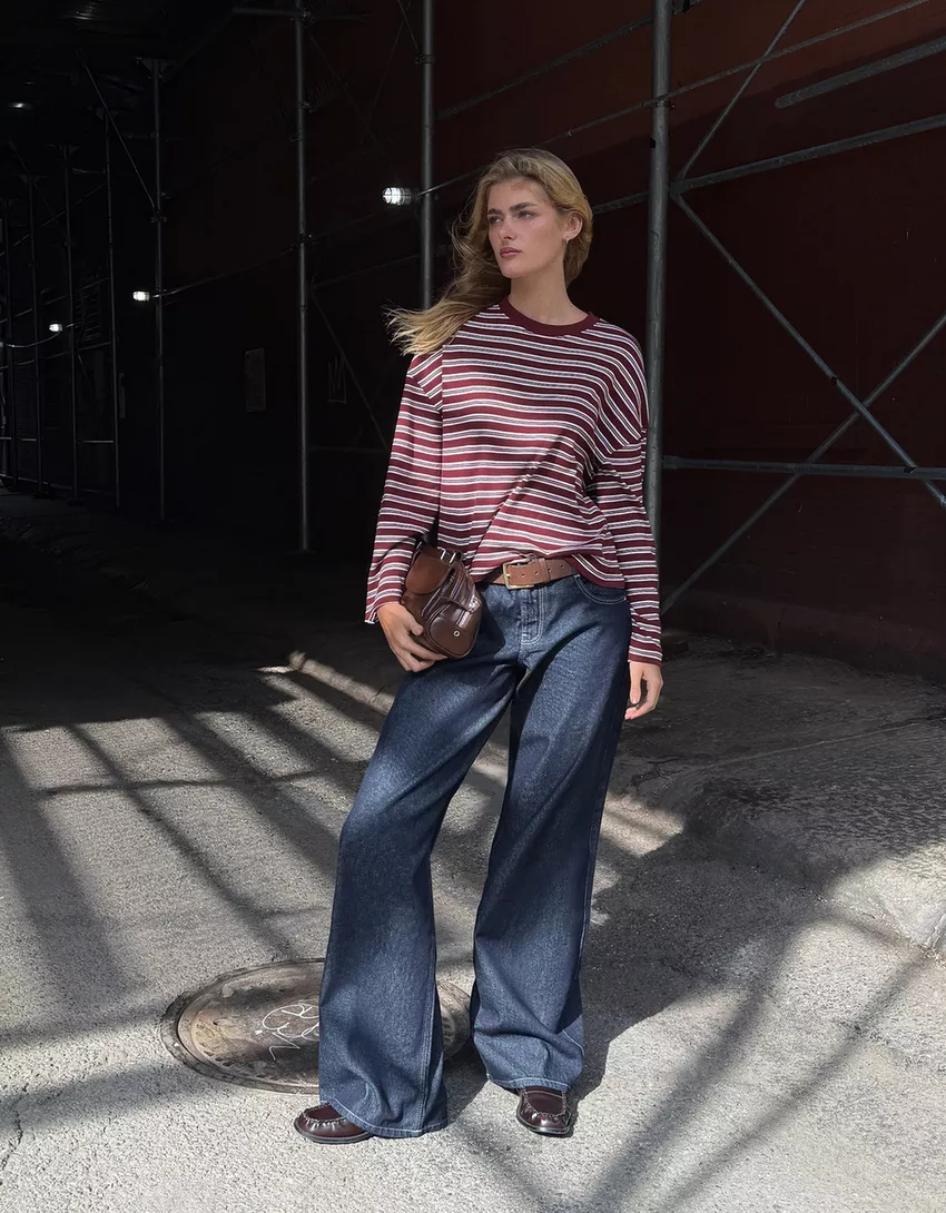 Low-rise wide-leg jeans