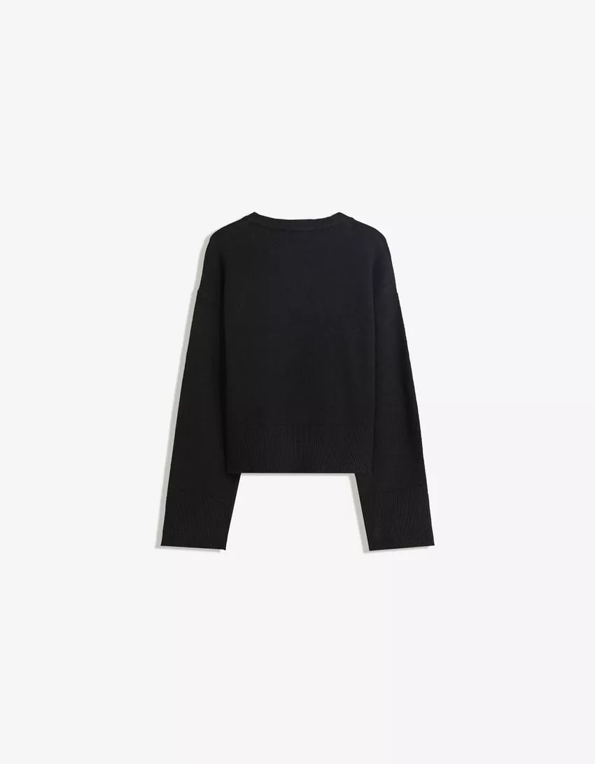 Oversized sweater with ribbed hem