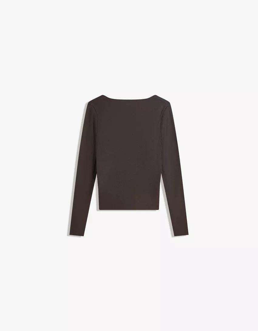 Long sleeve V-neck T-shirt