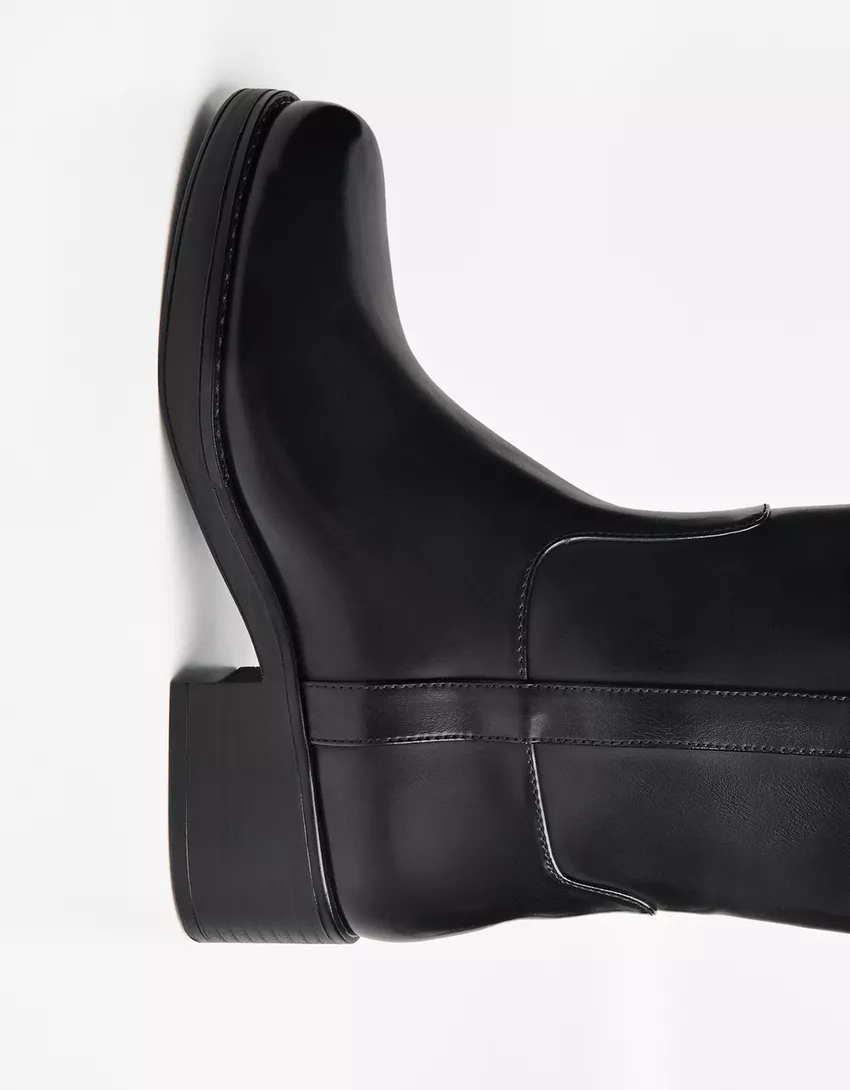 Flat knee-high boots