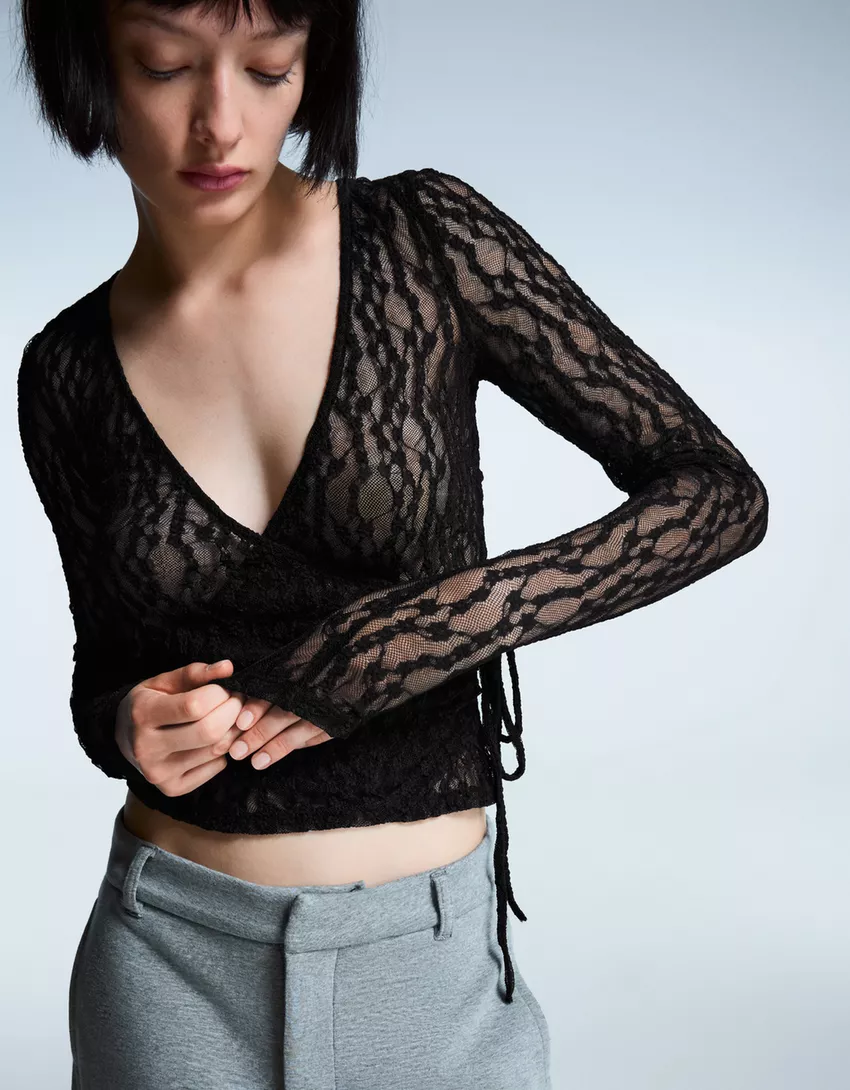 Long sleeve knotted blonde lace T-shirt