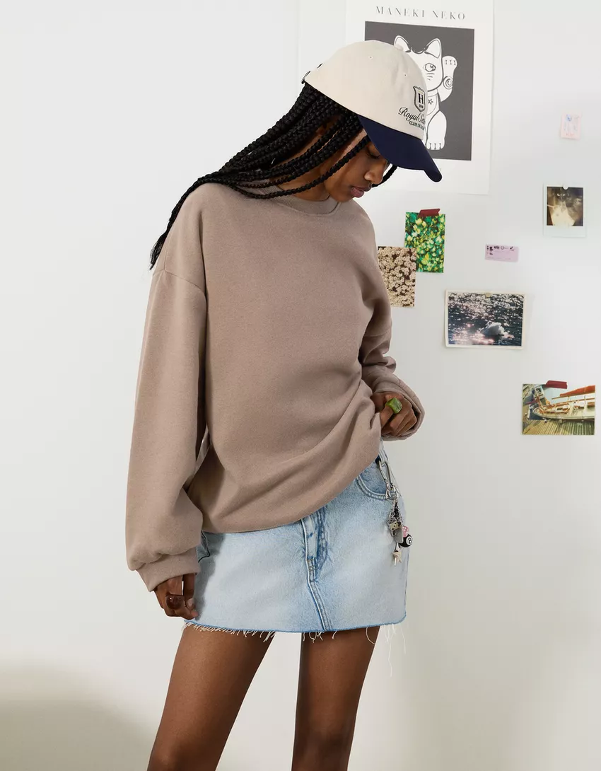 Oversize sweatshirt with pockets