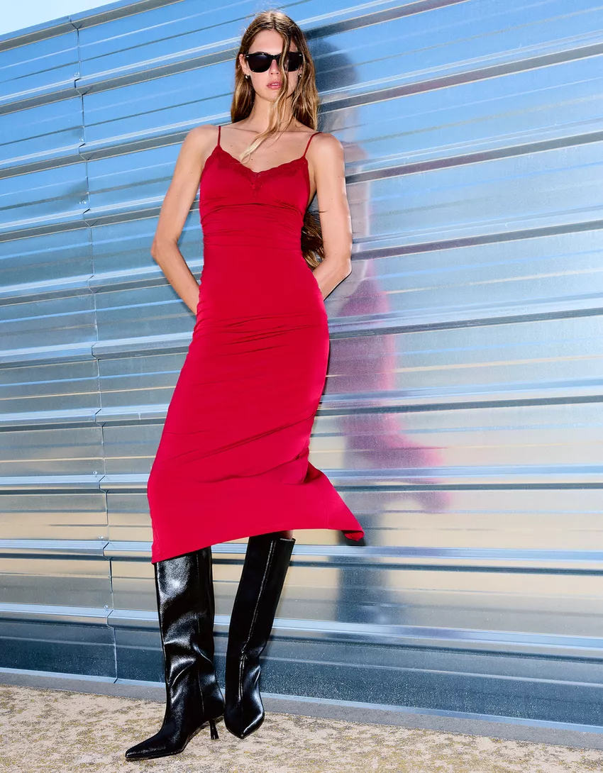 Flowing midi dress with blond lace