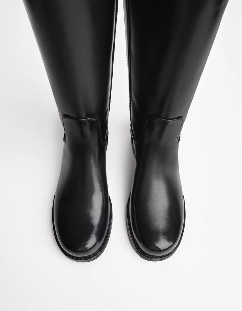 Flat knee-high boots