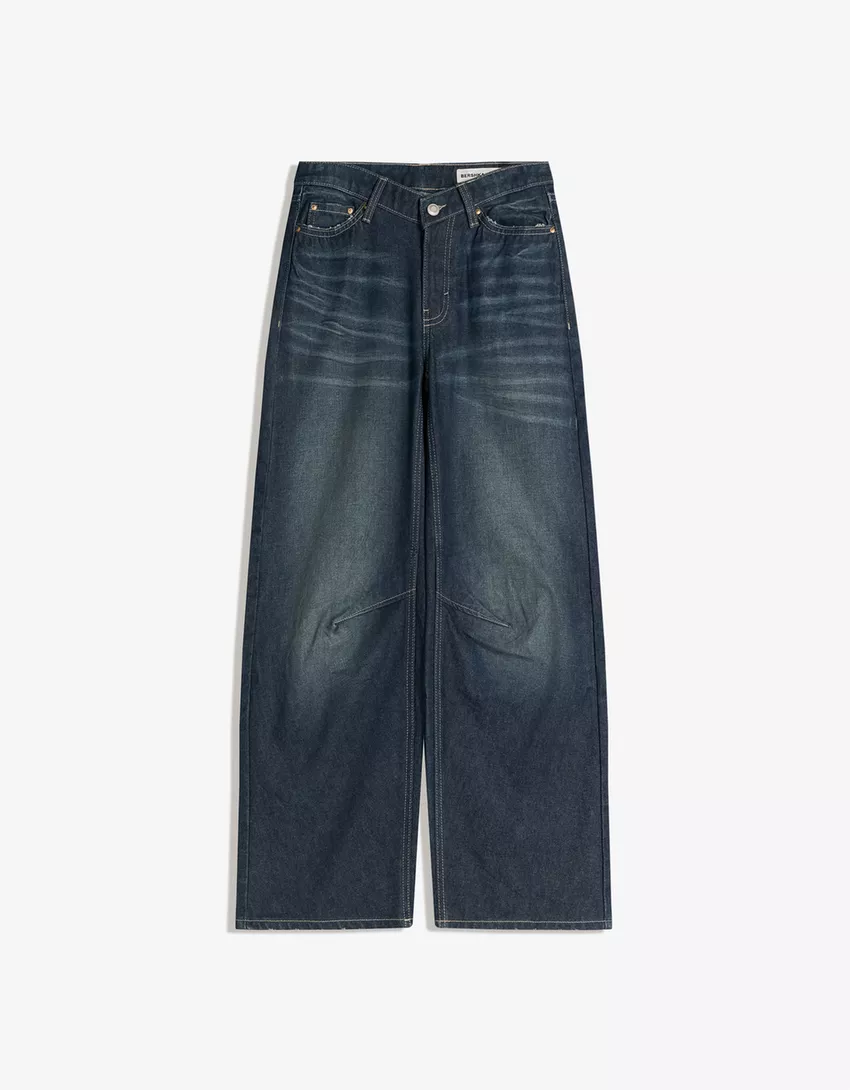 Low-rise slouchy jeans