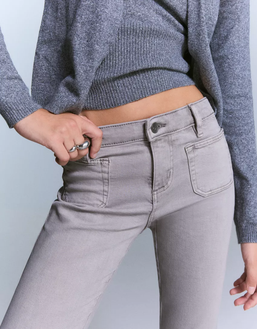 Flared pants with pocket flaps