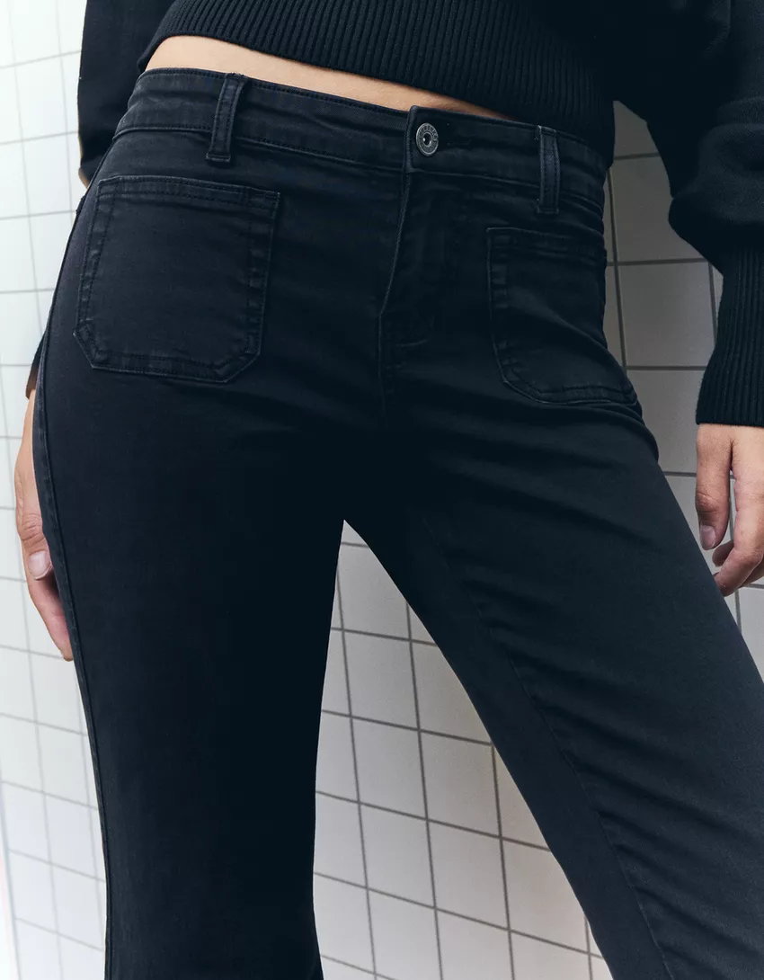 Flared pants with pocket flaps