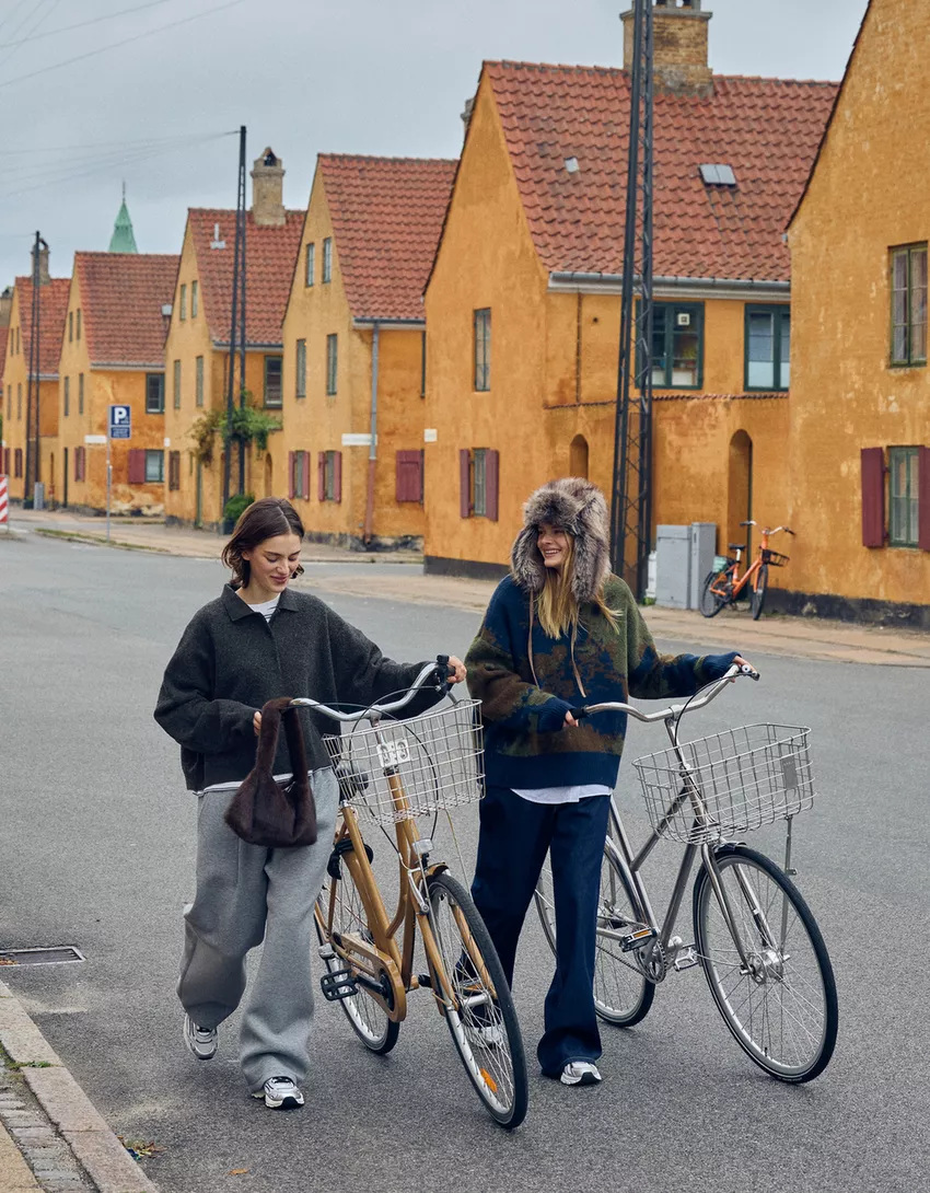 Boxy polo collar sweater
