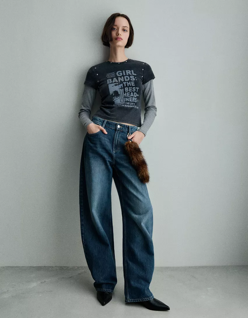 Short sleeve T-shirt with studs and print