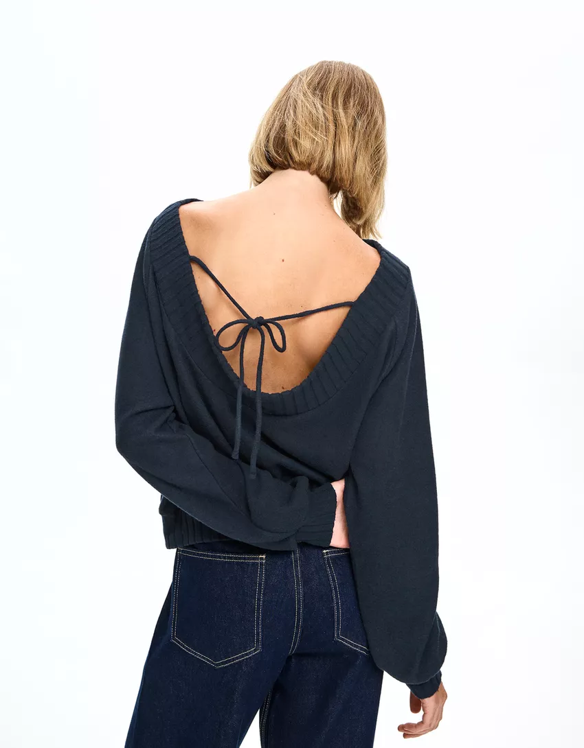 Open-back knit  sweater