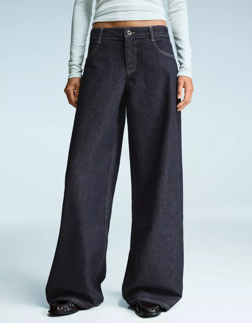 Low-rise wide-leg jeans
