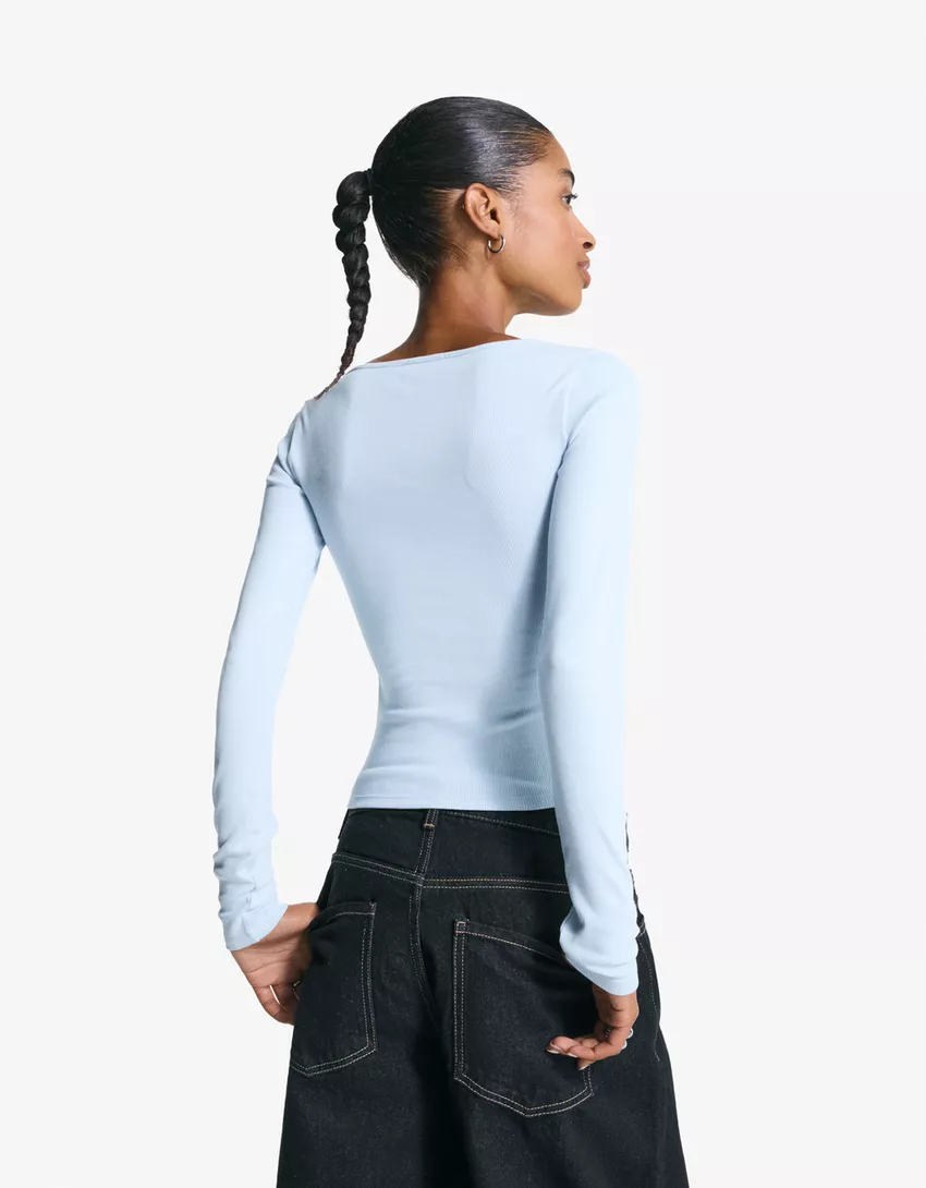 Long sleeve V-neck T-shirt